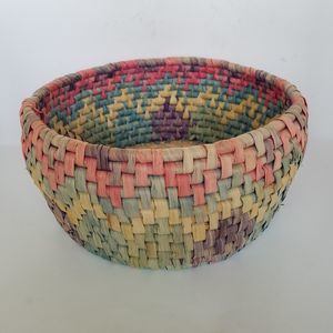 Vtg Woven Round Coiled Raffia Basket Southwest Boho Pastel Natural Pink Green